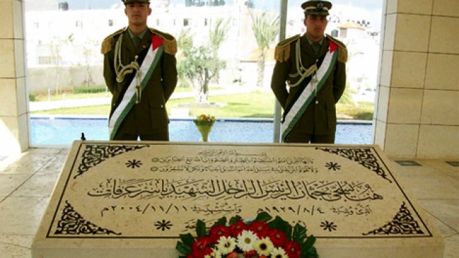 الخبراء السويسريون يؤكدون “احتمال” وفاة عرفات مسموما