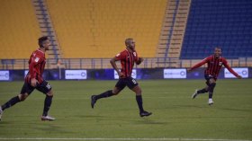 براهيمي يُهدي فوزا ثمينا لـ “الرّهيب”