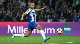 براهيمي يُهدر ضربة جزاء