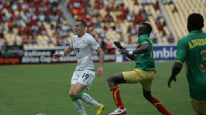 يبده  قلب  الأسد