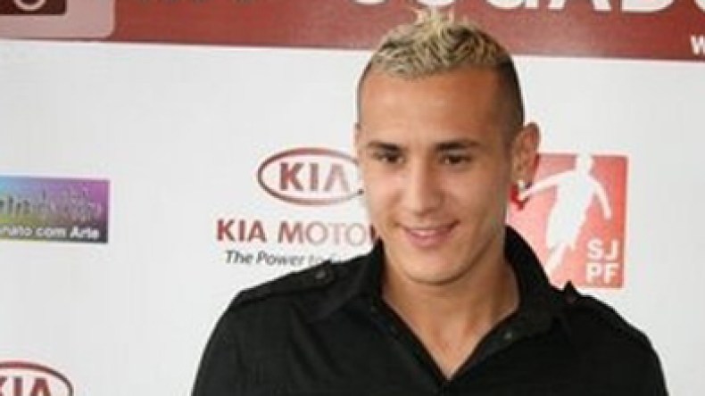 مدرب بورتسموث يثني على يبده وقد يشركه أمام بولتون