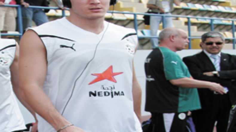 يبدة  أفضل  لاعب  جزائري  في  مباراة  مالاوي