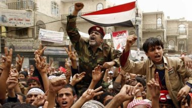 Les Yéménites manifestent contre la proposition des pays du Golfe