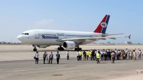 إعادة فتح مطار عدن وهبوط أول رحلة تجارية يمنية