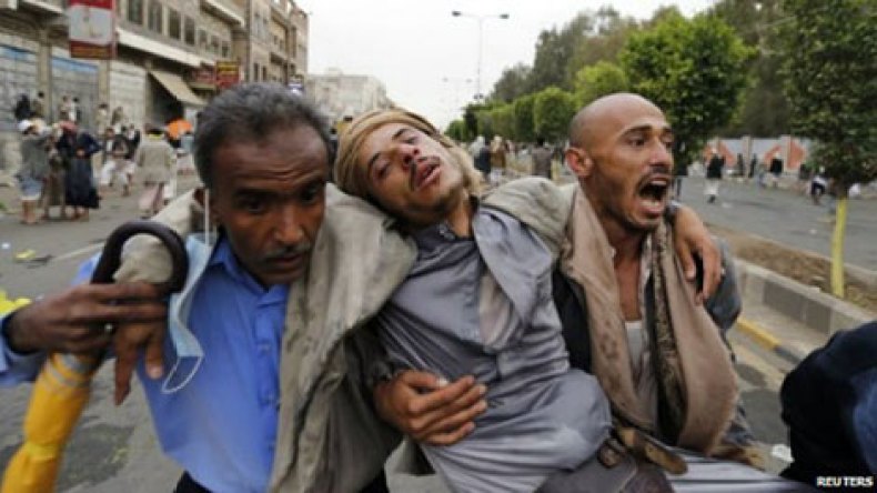 الشرطة اليمنية تطلق النار على المحتجين الحوثيين في صنعاء