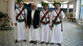 ابنة الرئيس اليمني توب موديل.. وأبناؤه دبلوماسيون في واشنطن