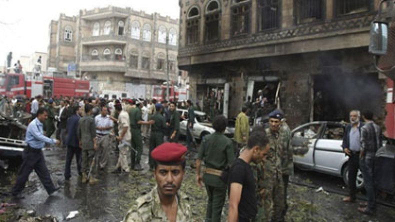 52 طبيبا وممرضة قتلوا في الهجوم على وزارة الدفاع اليمينة