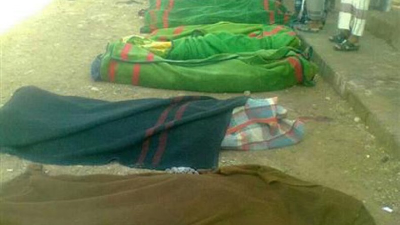 مقتل نحو 30 شخصا في تفجيرين باليمن بينهم جنود