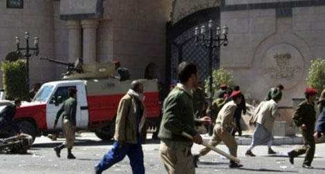 Yémen: 20 tués dans un attentat suicide anti-police à Sanaa