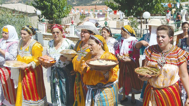 الاحتفال بـ”يناير” مباح وتحريمه فتوى شاذة!