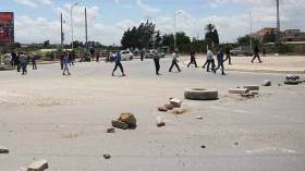 سكان ست قرى يغلقون طريقا وطنيا للمطالبة بتحسين ظروفهم المعيشية ببجاية