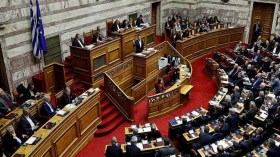 البرلمان اليوناني يوافق على قانون للجوء أكثر تشدداً