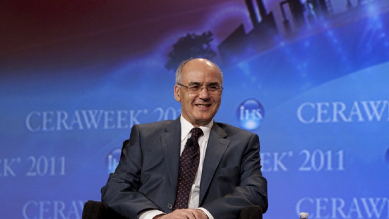 الجزائر تشرع في مشاورات دولية ماراطونية لوقف انهيار أسعار النفط