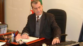 رئيس الجمهورية يستقبل المجاهد يوسف الخطيب