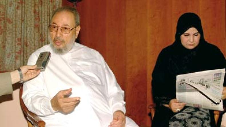 زوجة القرضاوي تلقت 150 رسالة تهديد وشتم وتشهير