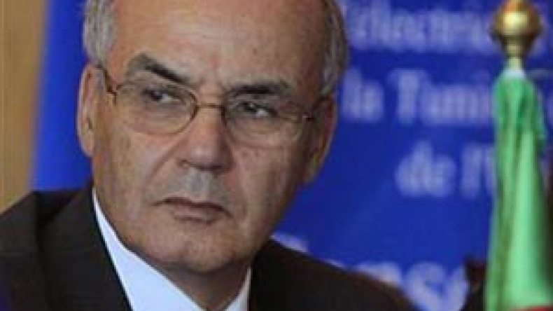 الجزائر تنفي مغادرة شركات نفطية اجنبية