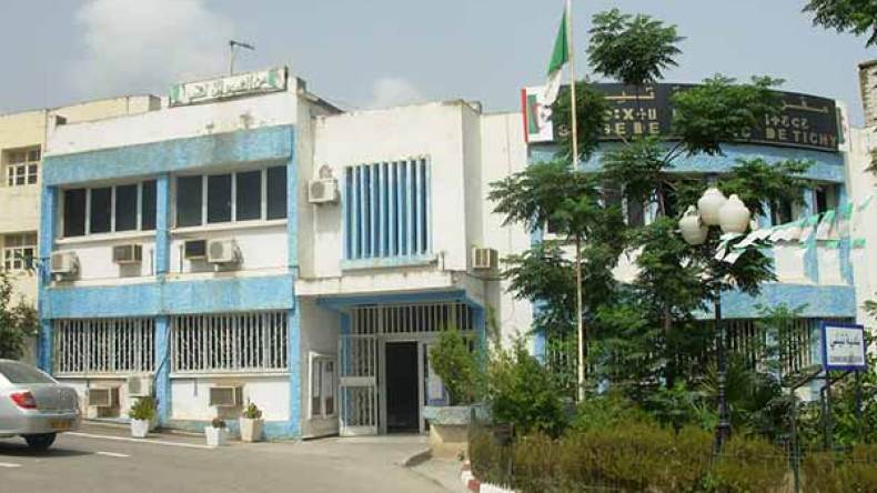 الحالة المدنية لتيشي في بجاية تشتغل بكومبيوتر واحد