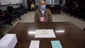 على عهد نوفمبر باقون