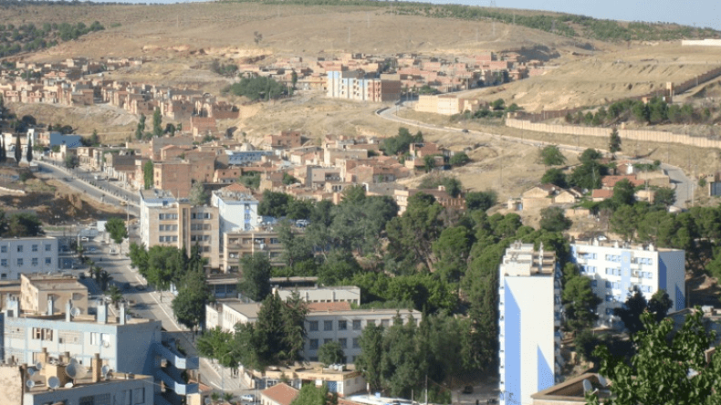 فتاة ترمي نفسها في واد هربا من والدها بتيارت!