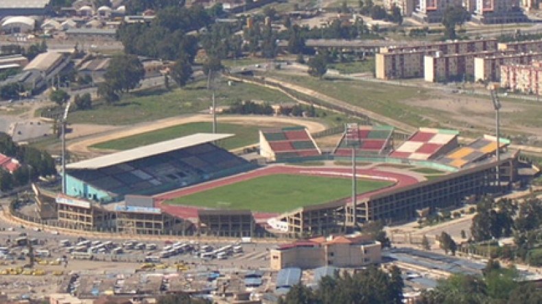 Blida : un expert portugais pour aménager la pelouse du stade