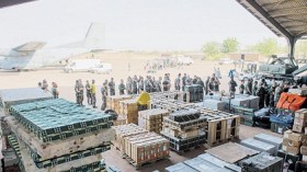 فرنسا تجهز لعملية عسكرية بريّة في مالي