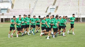 كيف يتعامل زطشي مع اللاعبين المغتربين والمظاهرات؟