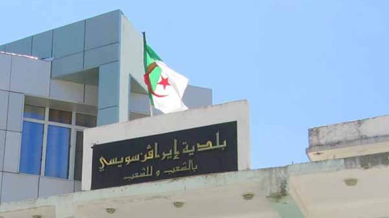 مواطنون يحتجون لإسقاط سيدة من رئاسة البلدية بجيجل