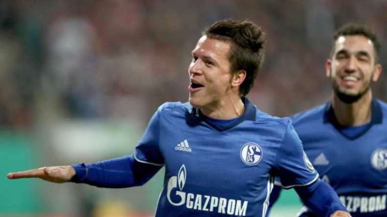 زميل بن طالب يدفع ثمن ارتياد الملهى الليلي