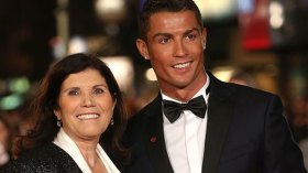 والدة رونالدو: قوّوا إيمانكم بِالله ولا تتكالبوا على الدّنيا