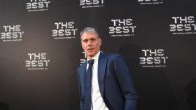 فان باستن وتحية “هتلر”!