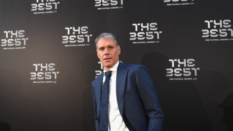 فان باستن وتحية “هتلر”!