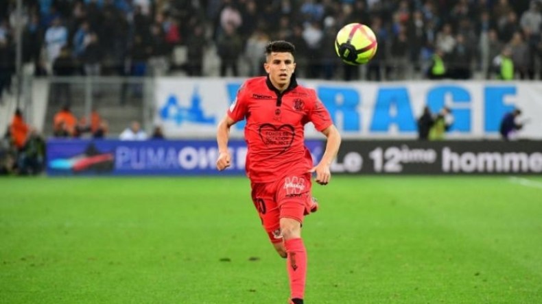 3 أندية كبرى تتسابق لِانتداب عطال