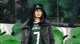 زوجة لاعب روسي: كُرويو هذه الأيّام بِحاجة إلى طبيب نفسي