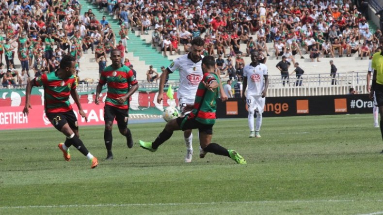 الفاف تسمح للفرق بِإستبدال أربعة لاعبين