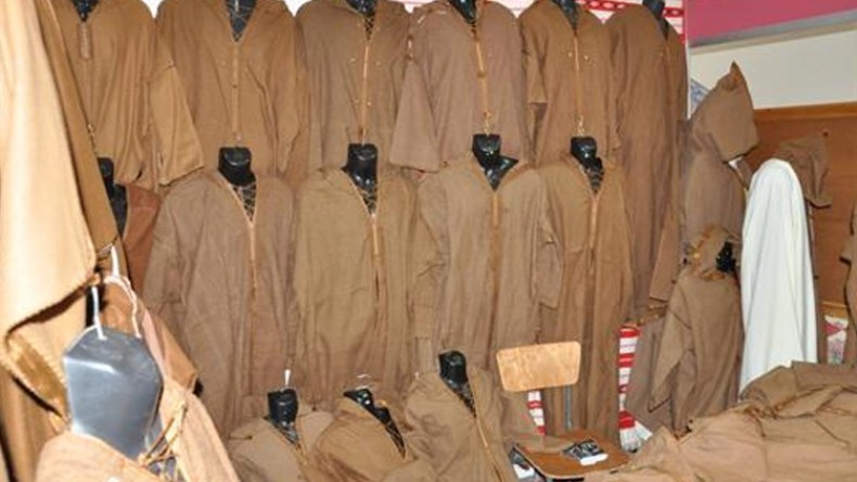 القشابية.. القاسم الذي يجمع بين الفقراء والأثرياء في عز الشتاء