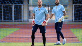 هل حانت الفرصة للاعتماد على ألكسندر أوكيدجة حارسا للخضر؟