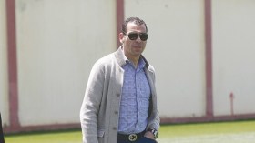 هل مسح زطشي ديون اتحاد جمهورية إفريقيا الوسطى لكرة القدم؟