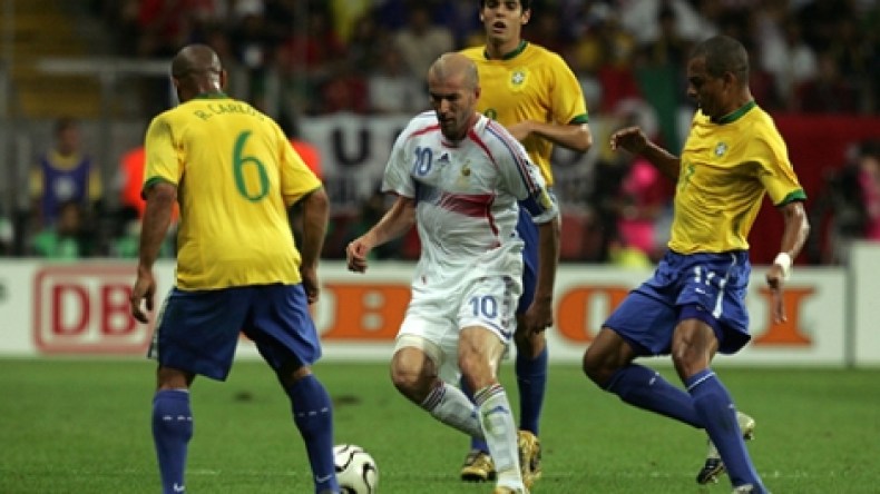 في غياب “الفحل” زيدان…”دجاج” فرنسا يهان في بلاد الأوكران!