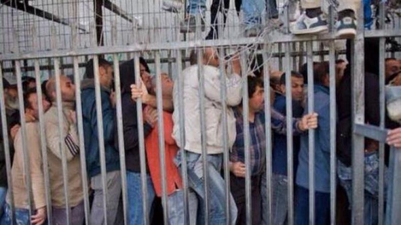 دقيقة صمت وشارة سوداء قبيل انطلاق مباراة الوفاق والأهلي