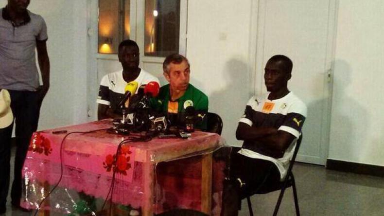 مؤتمر صحفي أم شريط وثائقي عن الحياة المتوحّشة في إفريقيا!؟