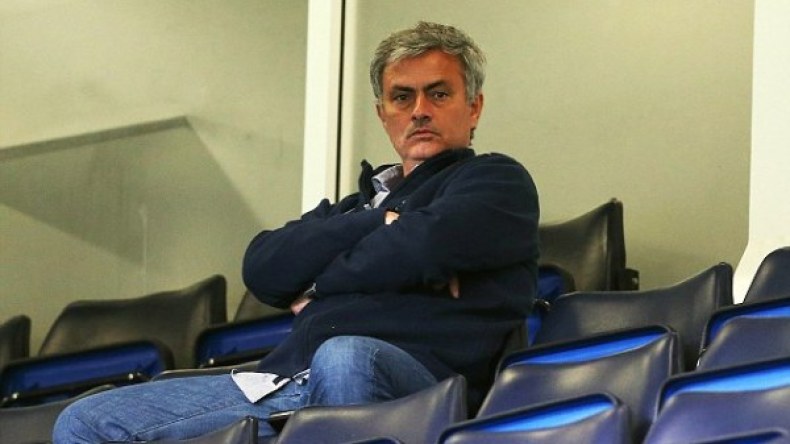 مورينيو: سبحت مع أسماك القرش في المحيط الهادي!