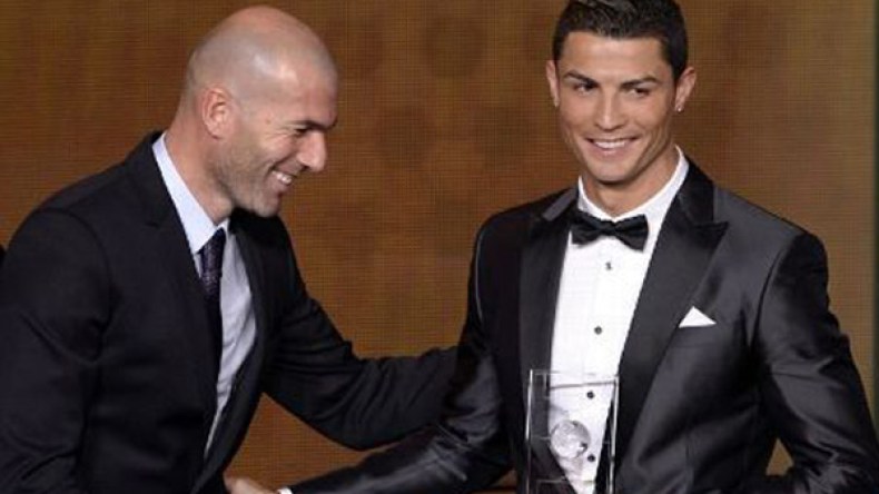 زيدان: فوز رونالدو بالكرة الذهبية ليس فضيحة