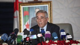 220 مقعدا للأفلان، 68 للأرندي، 48 للتكتل الأخضر،21 للأفافاس