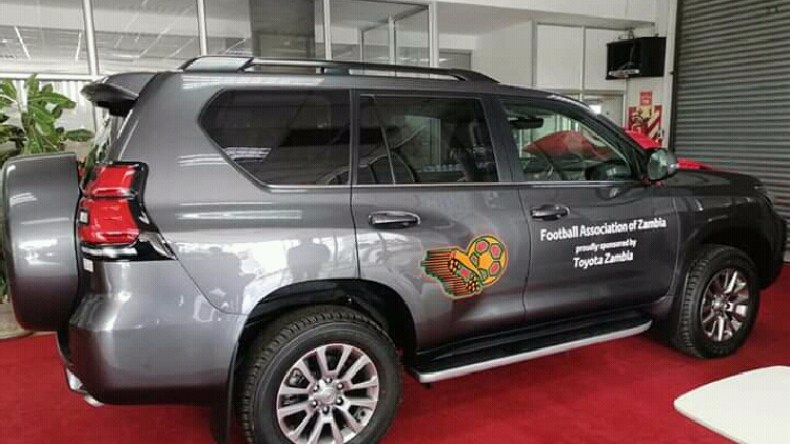 تحفيز مدرب زامبيا بِسيارة فارهة للفوز على الجزائر