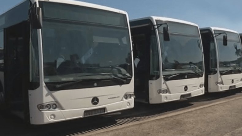 الجيش يسلم الداخلية 150 حافلة للنقل المدرسي