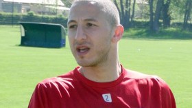 المدافع المغترب “زعرور” يوشك أن يتحوّل إلى “سنفور”!