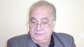 زاهر يتمنى مواجهة الجزائر علنا في نصف النهائي ويرتعد منها سرا