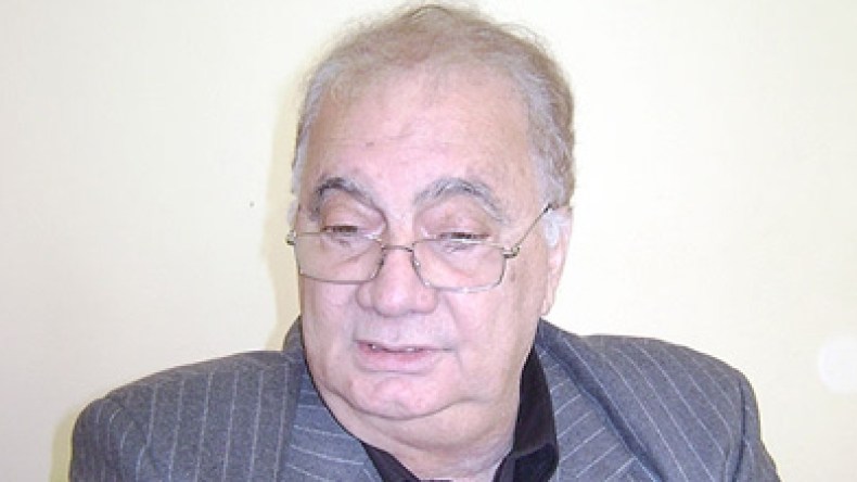 زاهر يتمنى مواجهة الجزائر علنا في نصف النهائي ويرتعد منها سرا