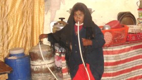 أسرة لا تعرف الغسل ولا دورة المياه..الزهرة تأكل اللحم نيّئاً وتشرب الغاز منذ 4 سنوات