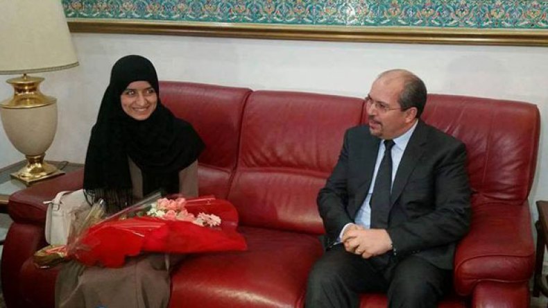 استقبال وزير الشؤون الدينية لحافظة القرآن زهرة هني يُحدث طوارئ بالمطار